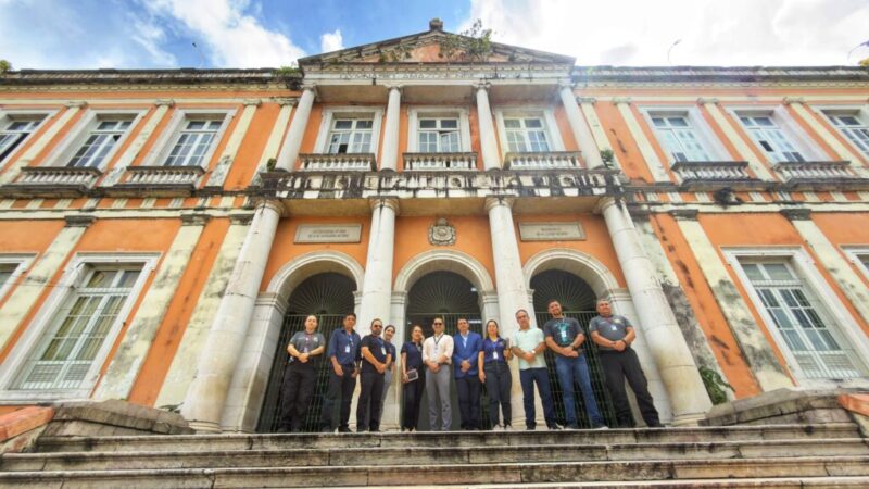 Blitz do TCE vistoria escolas históricas de Manaus