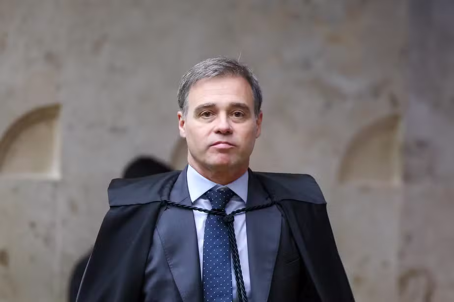 Delegados cedidos à Justiça terão de voltar à PF; casos Master e INSS podem ser impactados
