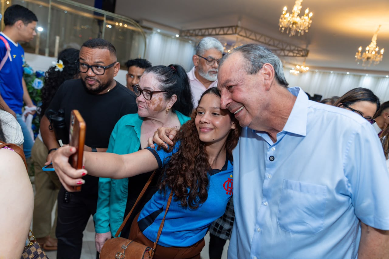 Omar coloca valorização dos professores no centro de proposta para recuperar educação do Amazonas