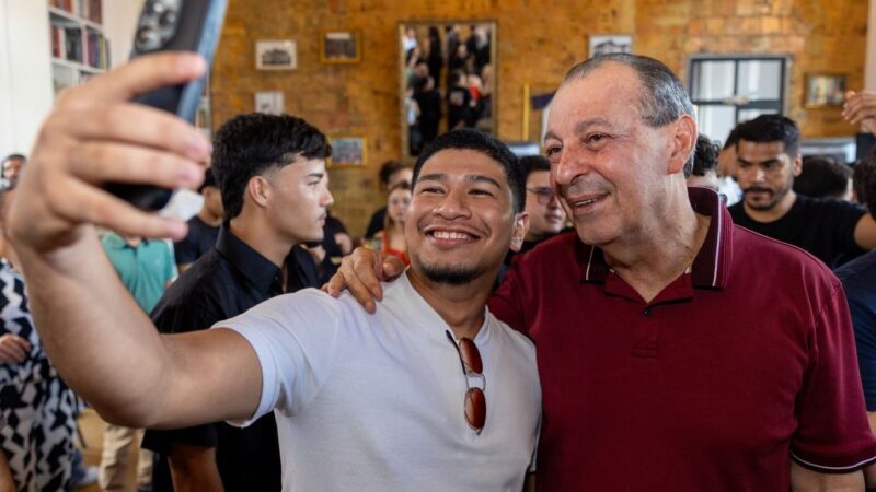 Proposta de Omar vai facilitar primeiro emprego para jovens e cursos de IA como preparação ao futuro